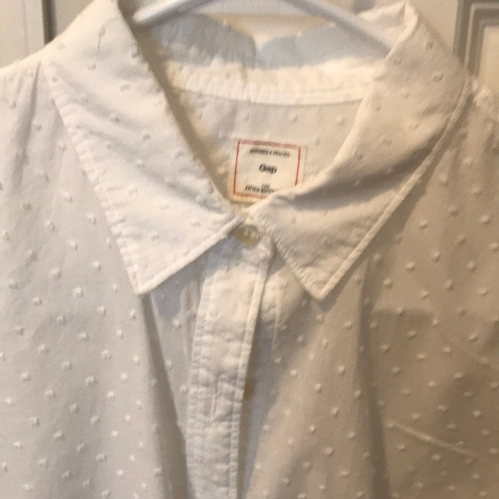 Gap white fitted boyfriend shirt